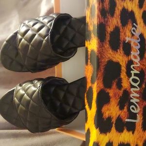 Black quilted pattern sandals